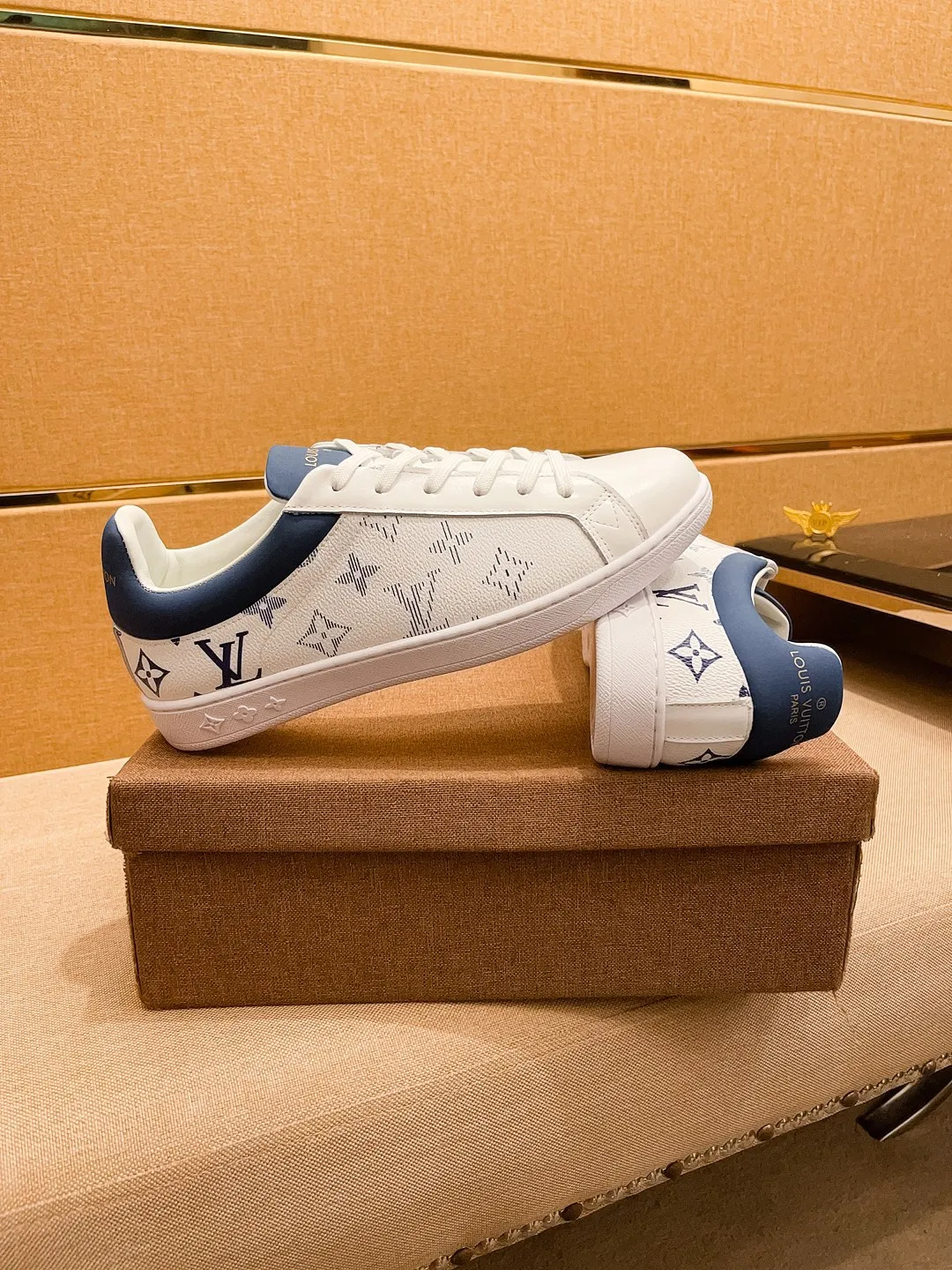 Men's shoes 💰 380💰🔥【LV】🔥 Louis Vuitton, high-end men's shoes brand, official website 1:1 latest masterpiece: the upper is made of Italian imported first-layer cowhide with a comfortable and breathable lining➕original non-slip and wear-resistant outsole🔥, making walking more convenient and comfortable! An exclusive new model, a stunning work, a beautiful 1:1 replica [color] compared to the official quality! Create a fashionable personality to set off your uniqueness! A must-have for trendy men! Classic🔥Size: 38-44 Color: 🔥Multiple colors available🔥